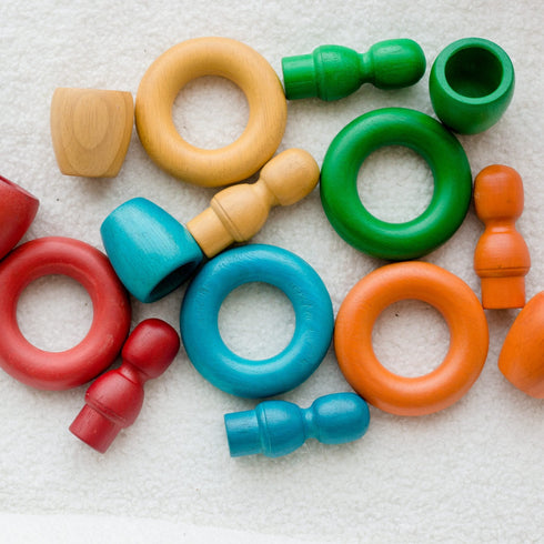 QTOYS - Rainbow People, Cups and Rings